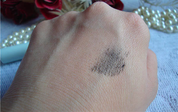 炭黑粘在手上清洗方法